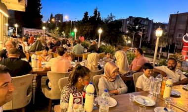 MHP yönetimi ve eşleri akşam yemeğinde buluştu 