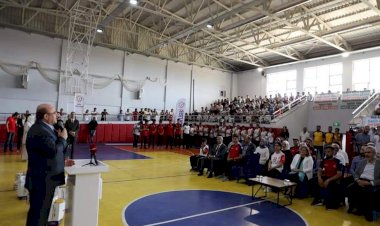 Büyükşehir Belediyesi’nden Nizip Spor Lisesi öğrencilerine malzeme desteği