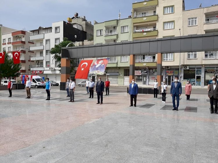Nizip'te 19 Mayıs Atatürk'ü Anma, Gençlik ve Spor Bayramı kutlanıyor