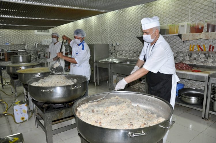Hacı Fatma-Mehmet Cankesen Külliyesi aşevinde günde 3000 Kişiye Yemek Dağıtılıyor