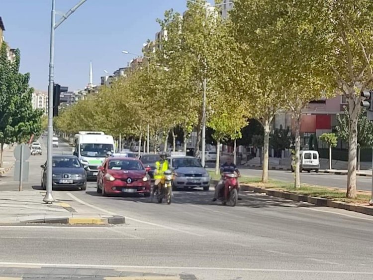 Nizip'te kavşaklara trafik ışıkları yapılıyor