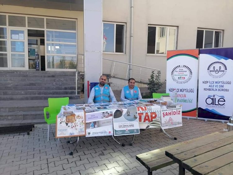 Nizip İlçe Müftülüğü üniversite öğrencilerine stand açtı