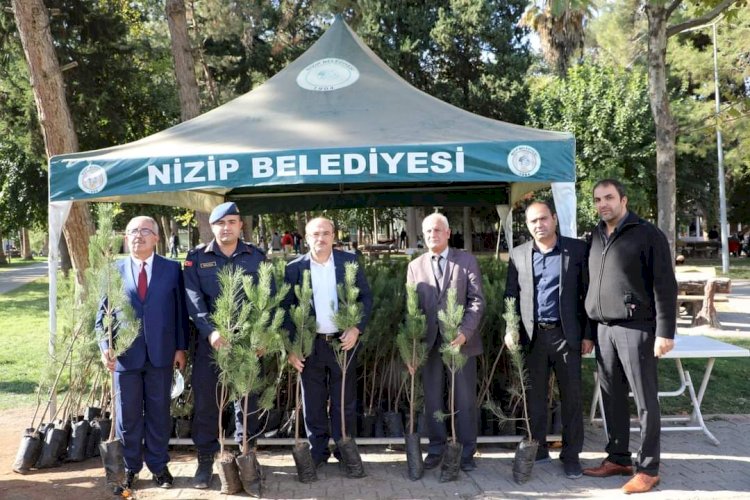 Nizip Belediyesi ücretsiz fidan dağıttı