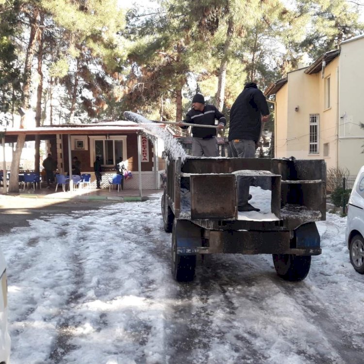 Kar temizleme ve tuzlama çalışmaları devam ediyor