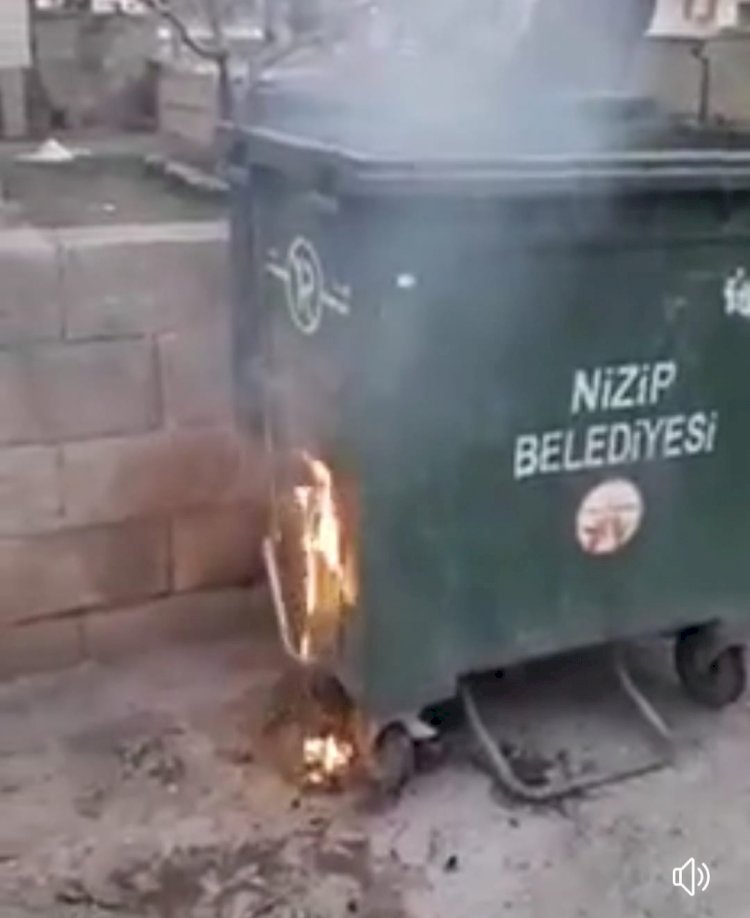 Nizip’de yine çöp konteyneri yaktılar