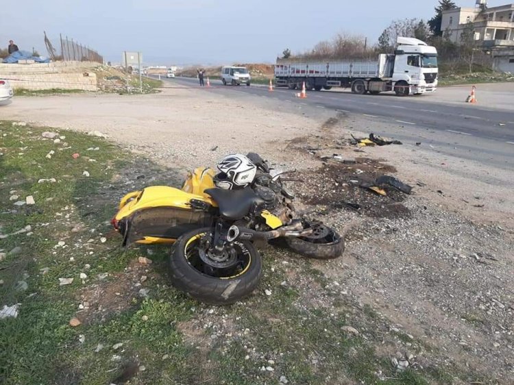 Traktörle çarpışan motosiklet sürücüsü hayatını kaybetti