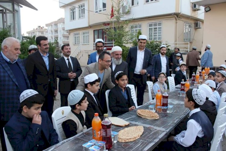 Kaymakam Çağlar, Kur'an Kursu öğrencileri ile iftarda buluştu