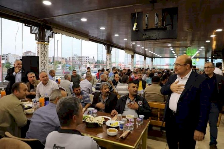 Hizmet İş Sendikası üyelerine iftar yemeği verdi