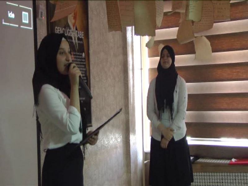 ÖĞRENCİLERDEN ŞİİR DİNLETİSİ