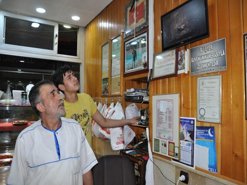 SADAKA KUTUSU HIRSIZLIĞI KAMERADA 