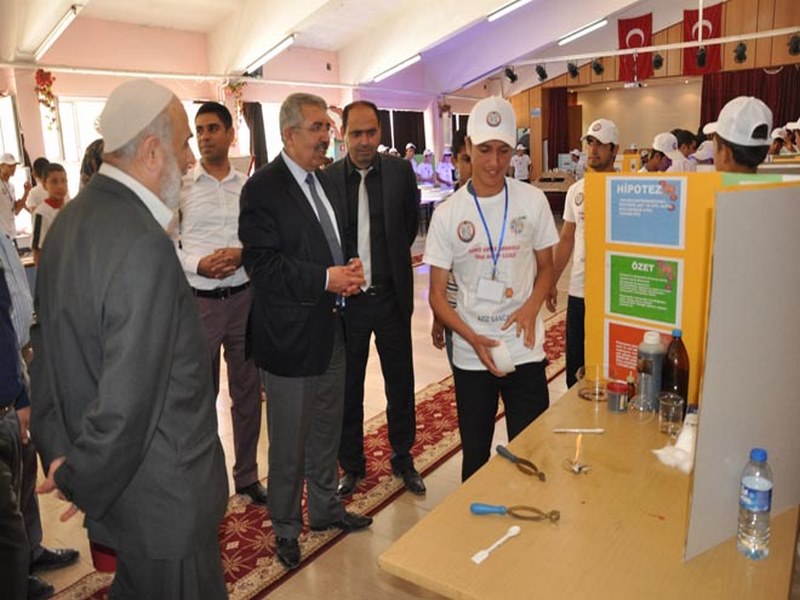 BİLİM FUARINA YOĞUN İLGİ