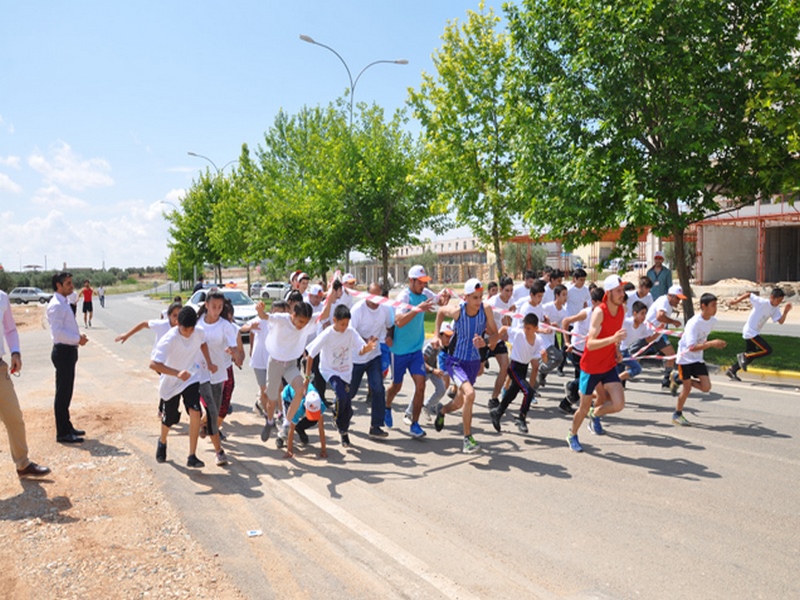 ARTI KOLEJİ NDEN ÖDÜLLÜ HALK KOŞUSU