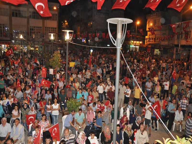 Demokrasi Nöbetine İlgi Artıyor