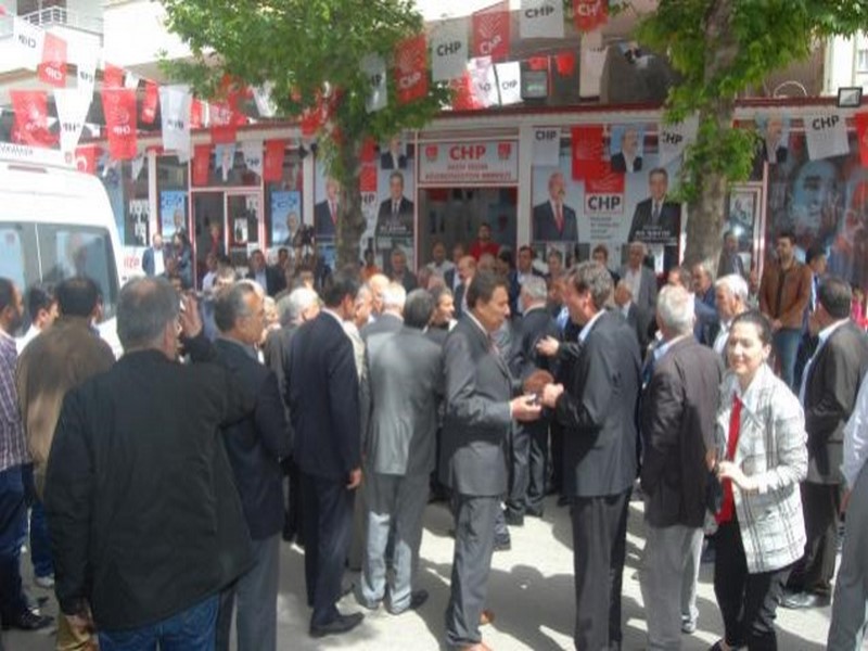 CHP MİLLETVEKİLİ ADAYLARI ESNAFI ZİYARET ETTİ