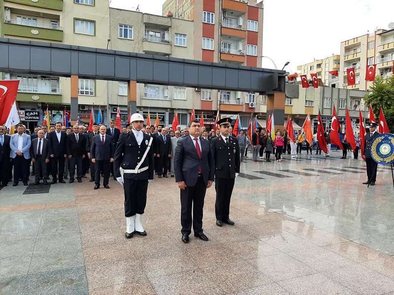 Nizip te 29 Ekim Cumhuriyet Bayramı Çelenk Töreni